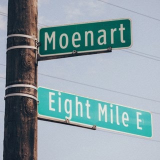 8 miles to Moenart