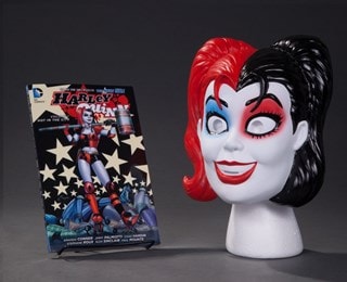 Harley Quinn: Vol.1: Hot In The City(The New 52): Limited Edition Mask Set