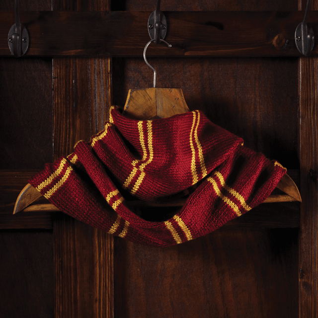 Harry Potter: Gryffindor House Cowl: Knit Kit: Hero Collector - 2
