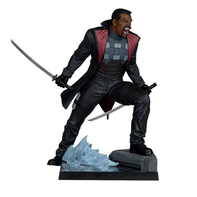Black Panther Or Blade Marvel McFarlane Page Punchers Figurine With Comic - 5