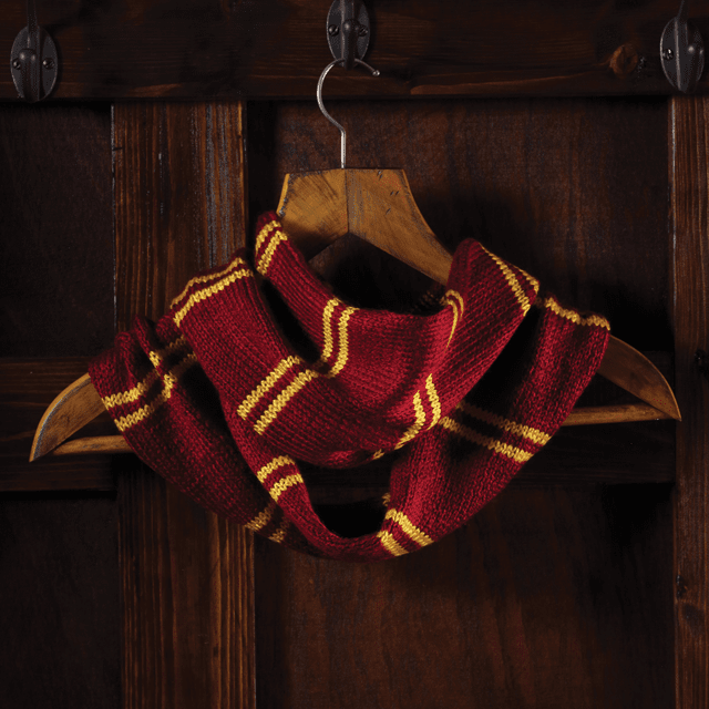 Harry Potter: Gryffindor House Cowl: Knit Kit: Hero Collector - 1