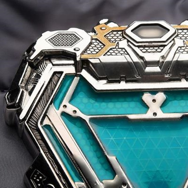 Iron Man RT-5 Light Up Arc Reactor Replica - 4