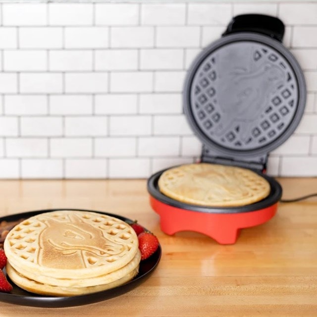 Charizard Waffle Maker Pokemon Uncanny Brands - 3