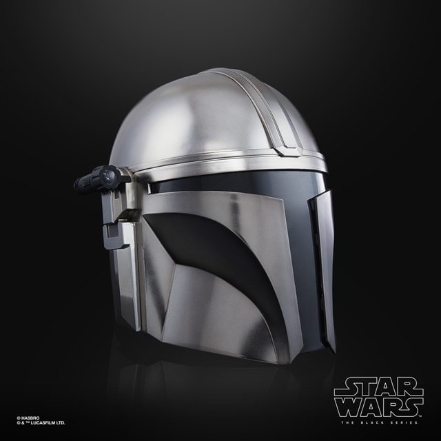 The Mandalorian Electronic Helmet: Star Wars Black Series - 2