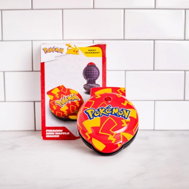 Pokémon Pikachu Mini Waffle Maker Uncanny Brands - 3