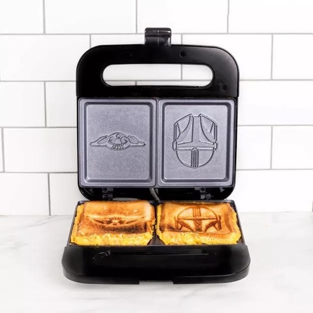 Mandalorian Star Wars Grilled Cheese Maker Uncanny Brands - 2
