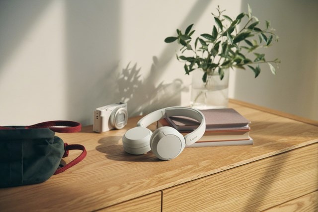 Sony WH-CH520 White Bluetooth Headphones - 7