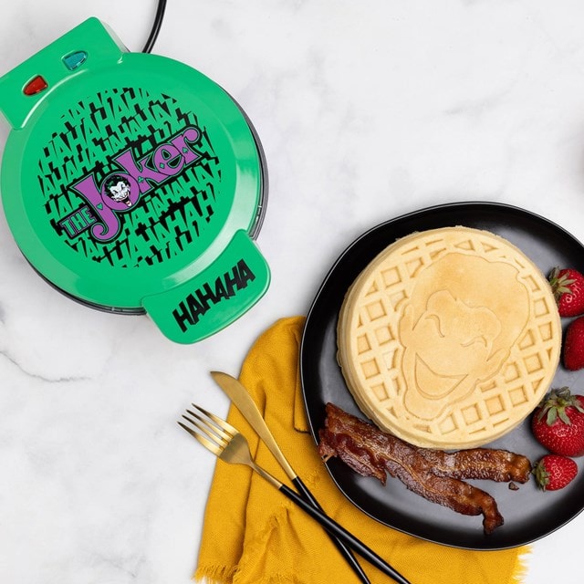 Joker Waffle Maker Uncanny Brands - 1