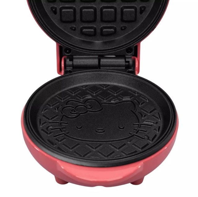 Mini Waffle Maker: Hello Kitty Uncanny Brands - 4